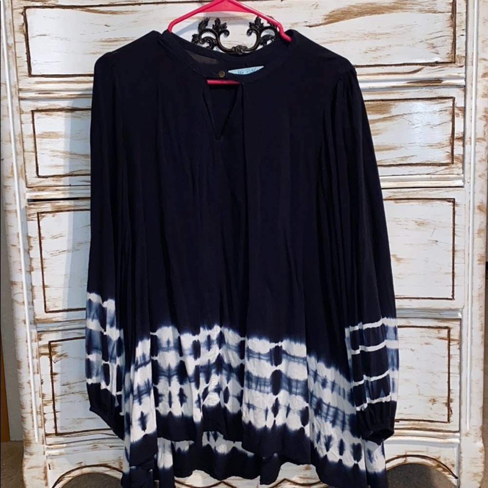 Women’s tie dye flowy blouse